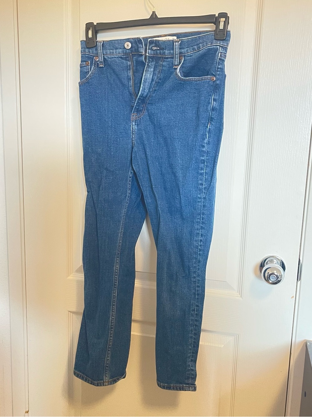 Abercrombie & Fitch Straight-Leg Women's Jeans in Blue